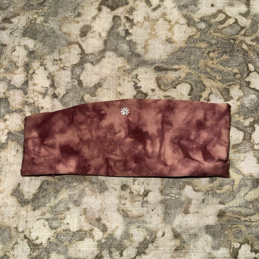 Athleta take on the universe headband in camo luxe Grecian Rose